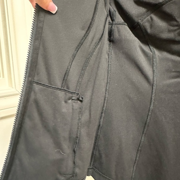 Women's Black Lululemon size 4 hooded - Picture 4 of 7